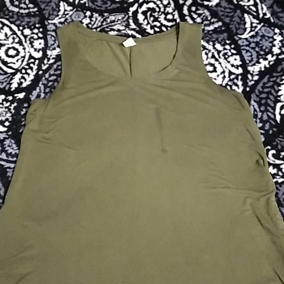 Old Navy army green tank - Picture 1 of 4